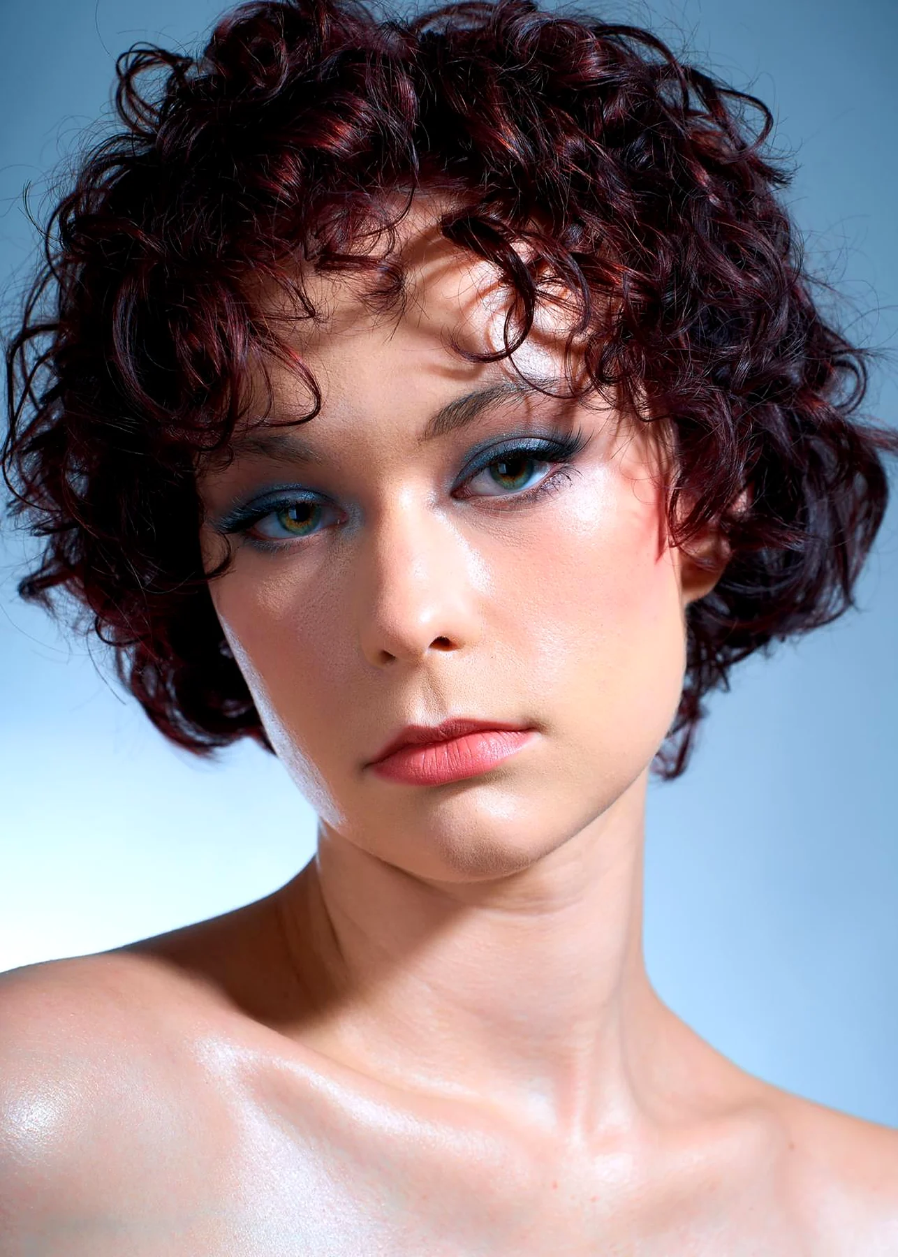 Beauty makeup — grafická oční linka
