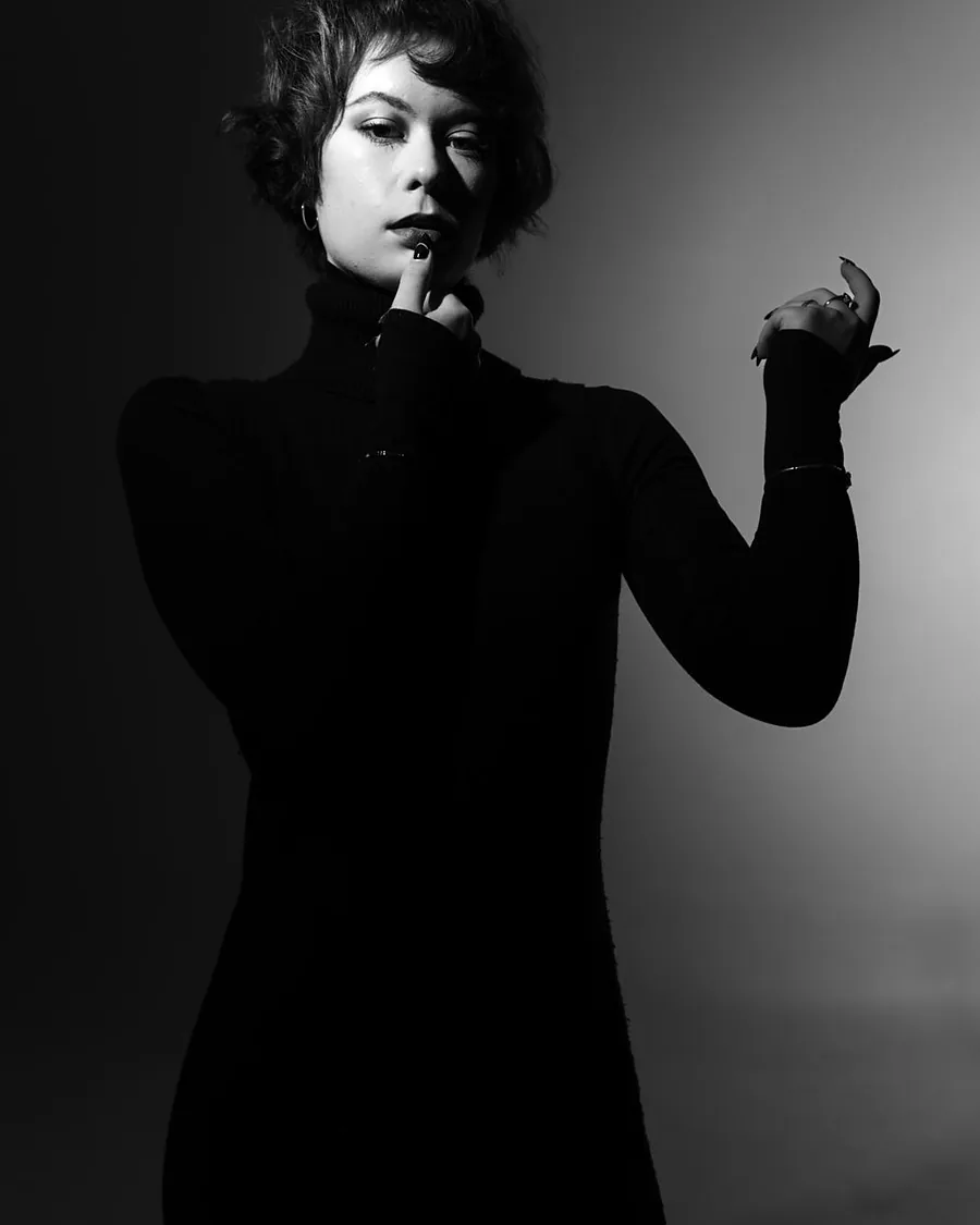 Aneta Hyánková — modeling, černobílý ateliér
